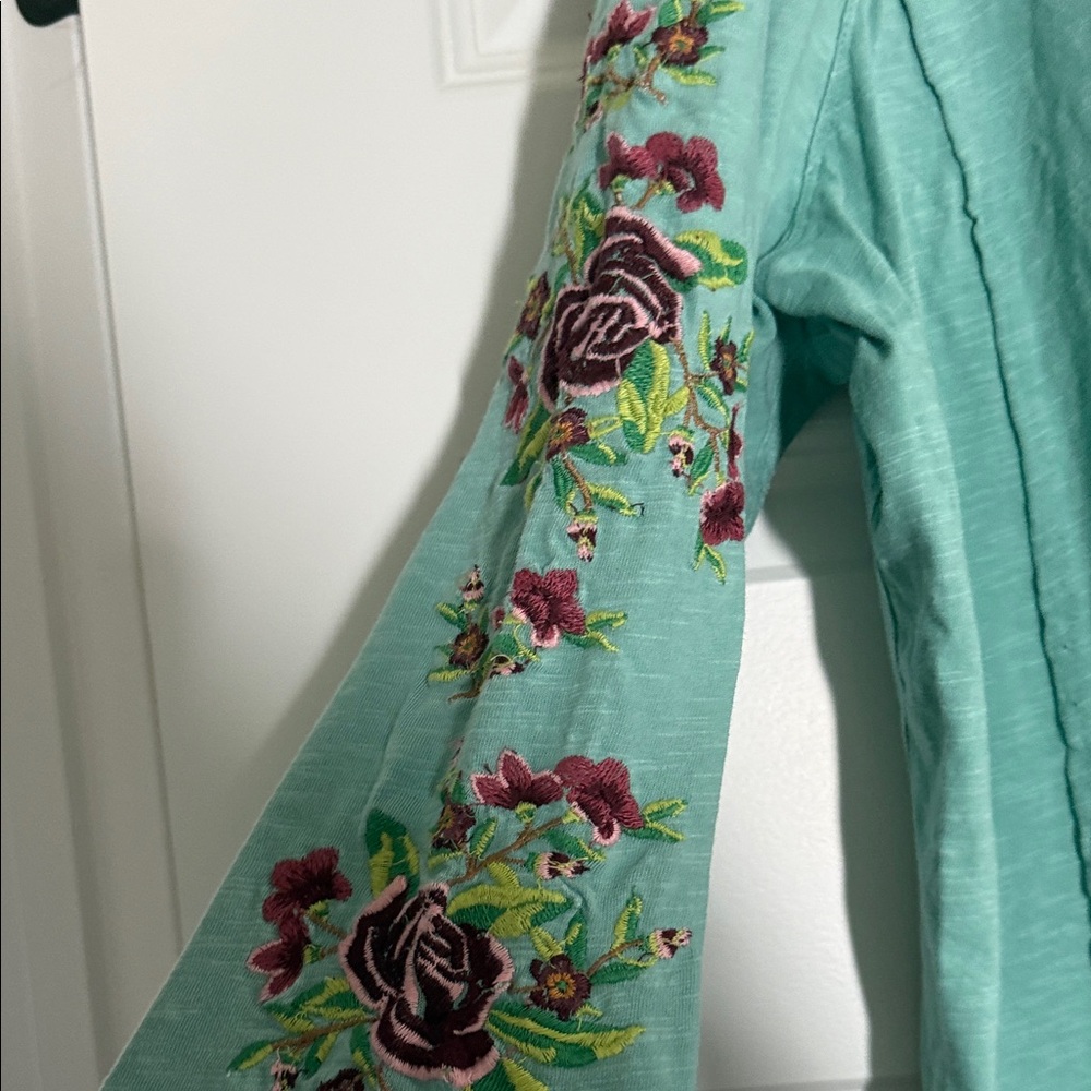 NorthStyle cotton henley tee with embroidered sleeves - Picture 4 of 7